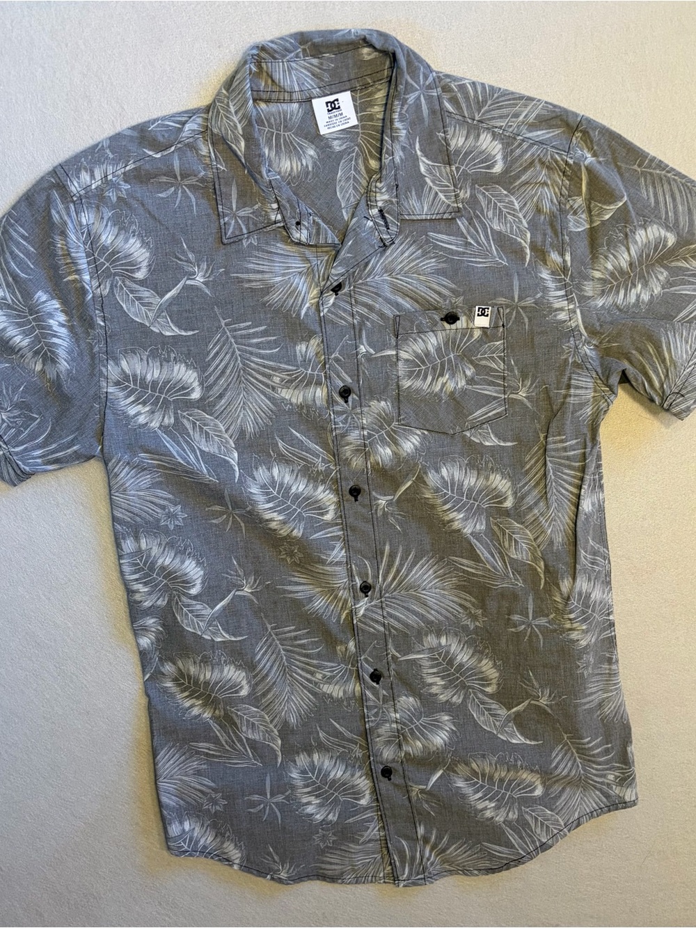 DC Men’s Gray Tropical Leaf Print Button-Down Shirt